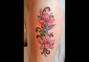 Tattoostudio Hamburg , Hakuna Ma Tattoo , Tattoos , Tattoo Tinkerbell Blumen