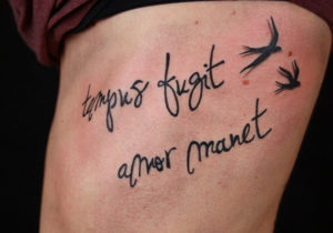 Tattoostudio Hamburg , Hakuna Ma Tattoo , Tattoos , Tattoo tempus fugit amor manet