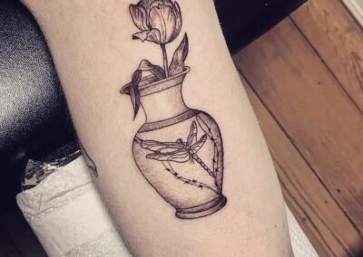 Vase Libelle Blume Tattoo von Jakub