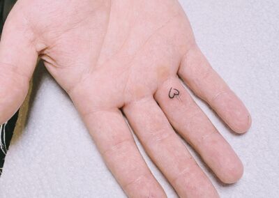 heart finger tattoo von jakub
