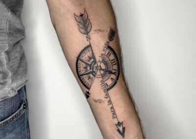 Kompass Uhr Tattoo